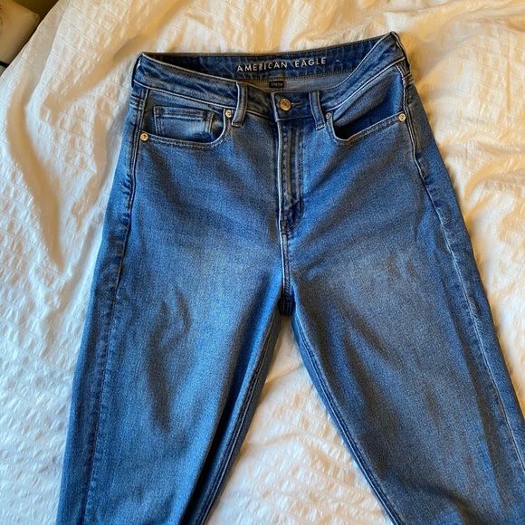 ‼️SOLD‼️ American Eagle Blue Mom Jeans - Picture 1 of 5